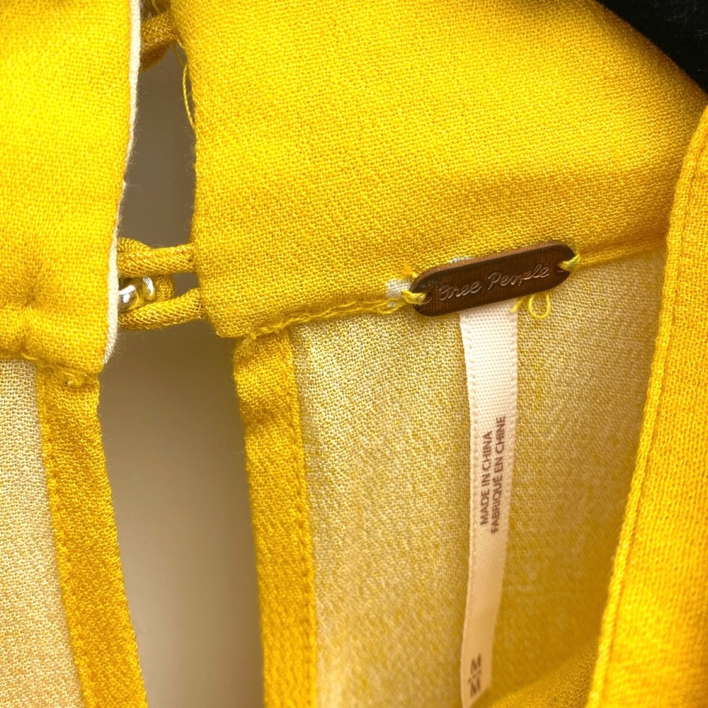 Free People Floral Yellow Mock Neck Top size M - Picture 3 of 7